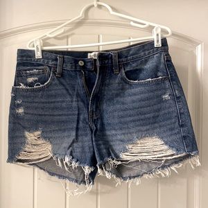 Abercrombie mid-rise boyfriend short